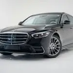 Mercedes Classe S de profil, service de transfert VIP avec chauffeur en Tarentaise
