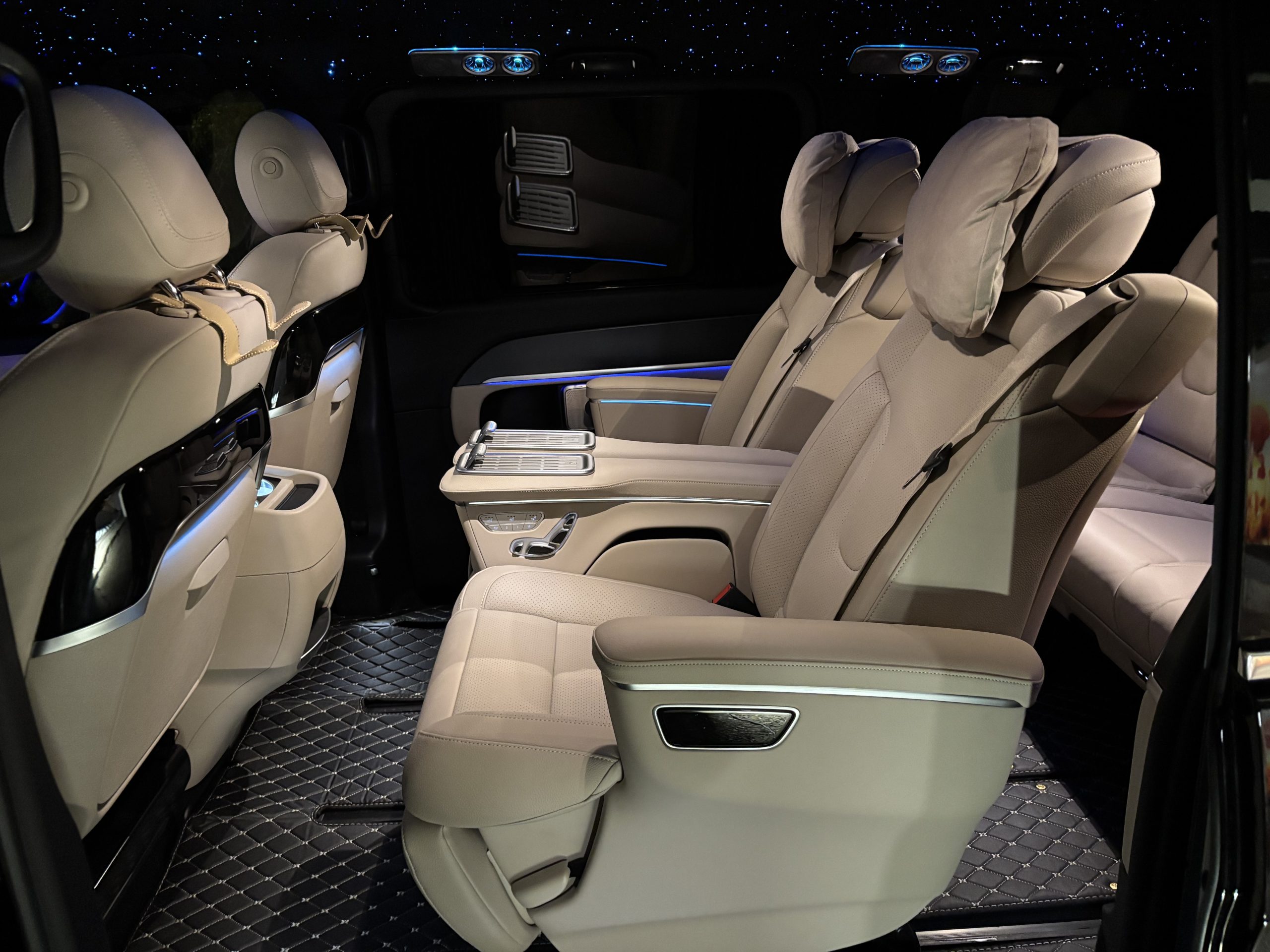 Voiture avec chauffeur à Tignes — Mercedes Transfert VIP