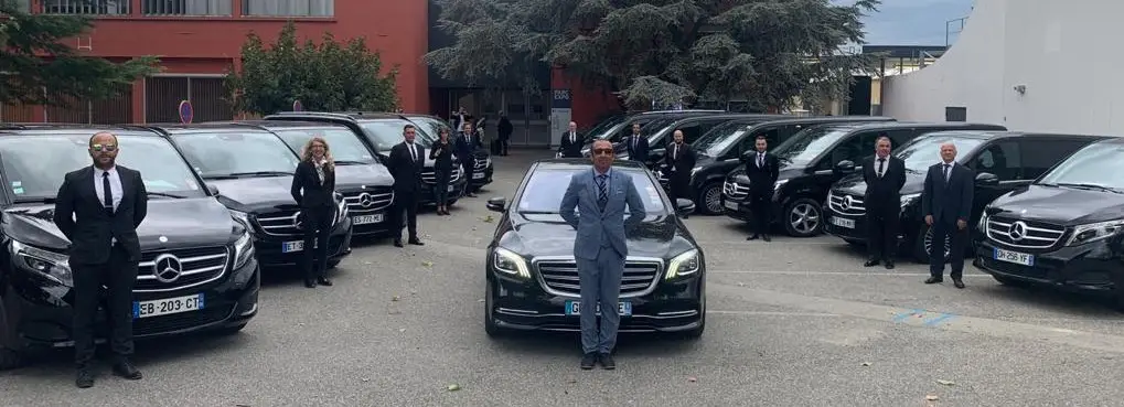 Flotte de véhicules avec chauffeur à Tignes — Mercedes Classe S et Classe V avec leurs chauffeurs